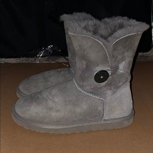 UGG CLASSIC BAILEY BUTTON ll BOOTS